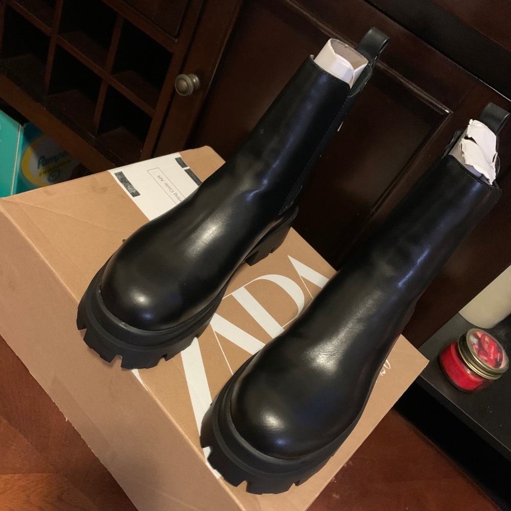 LOW HEELED LUG SOLE ANKLE BOOTS (NWT)
